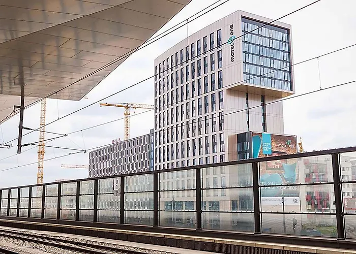 One Wien-hauptbahnhof Відень