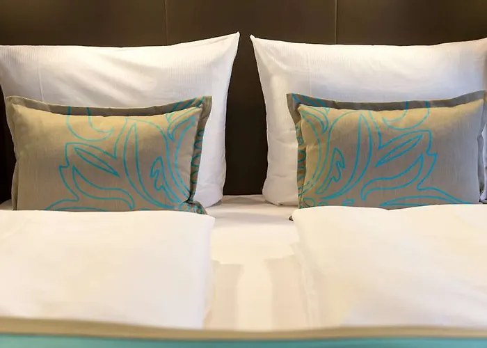 One Wien-hauptbahnhof 3*